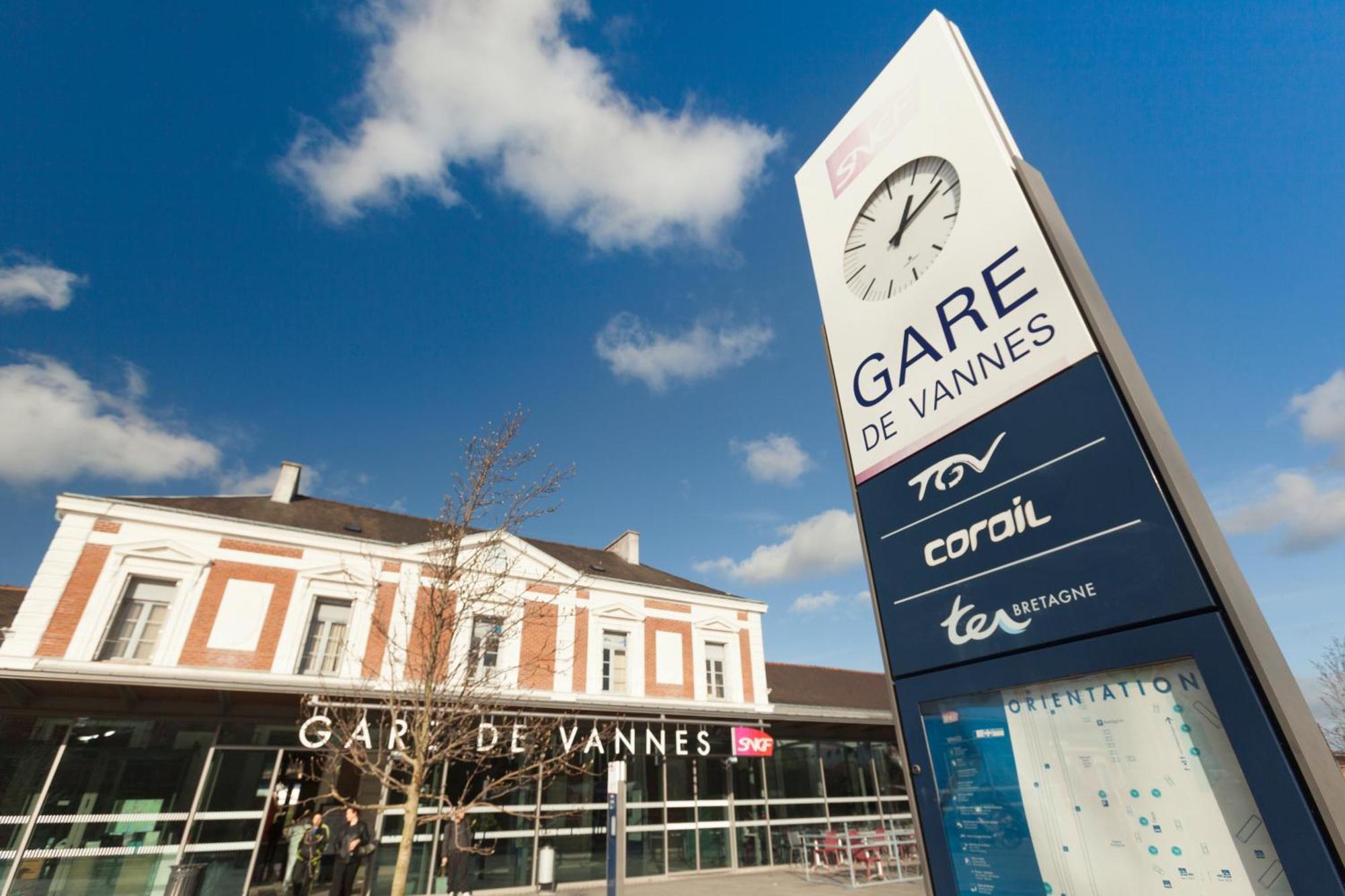 Ibis Styles Vannes Gare Centre Esterno foto