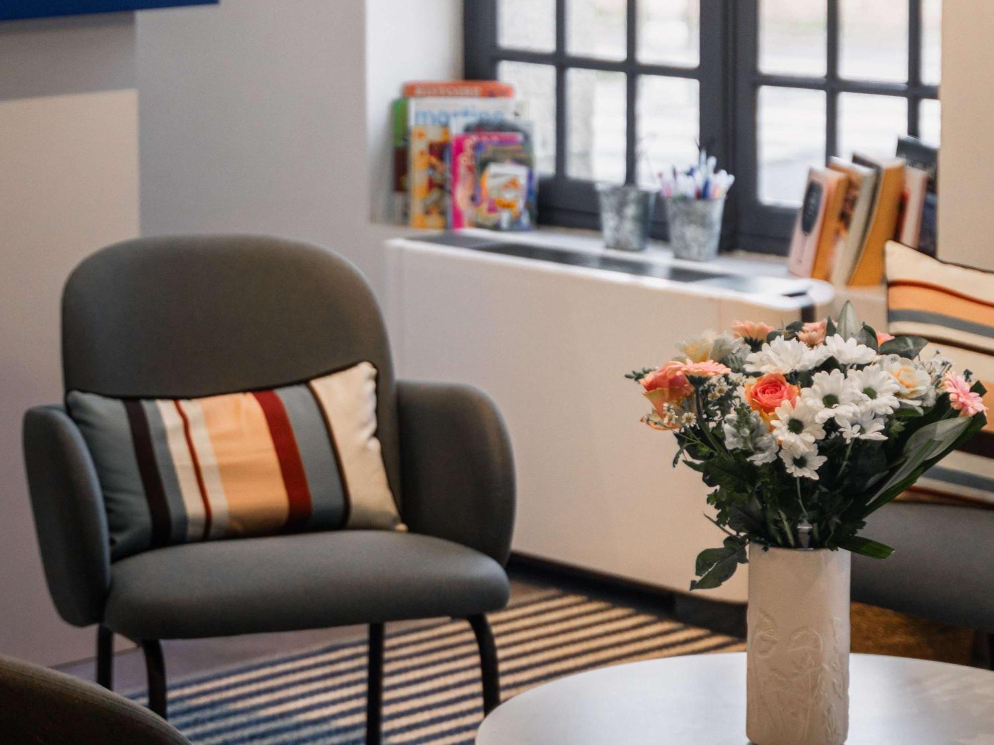 Ibis Styles Vannes Gare Centre Esterno foto
