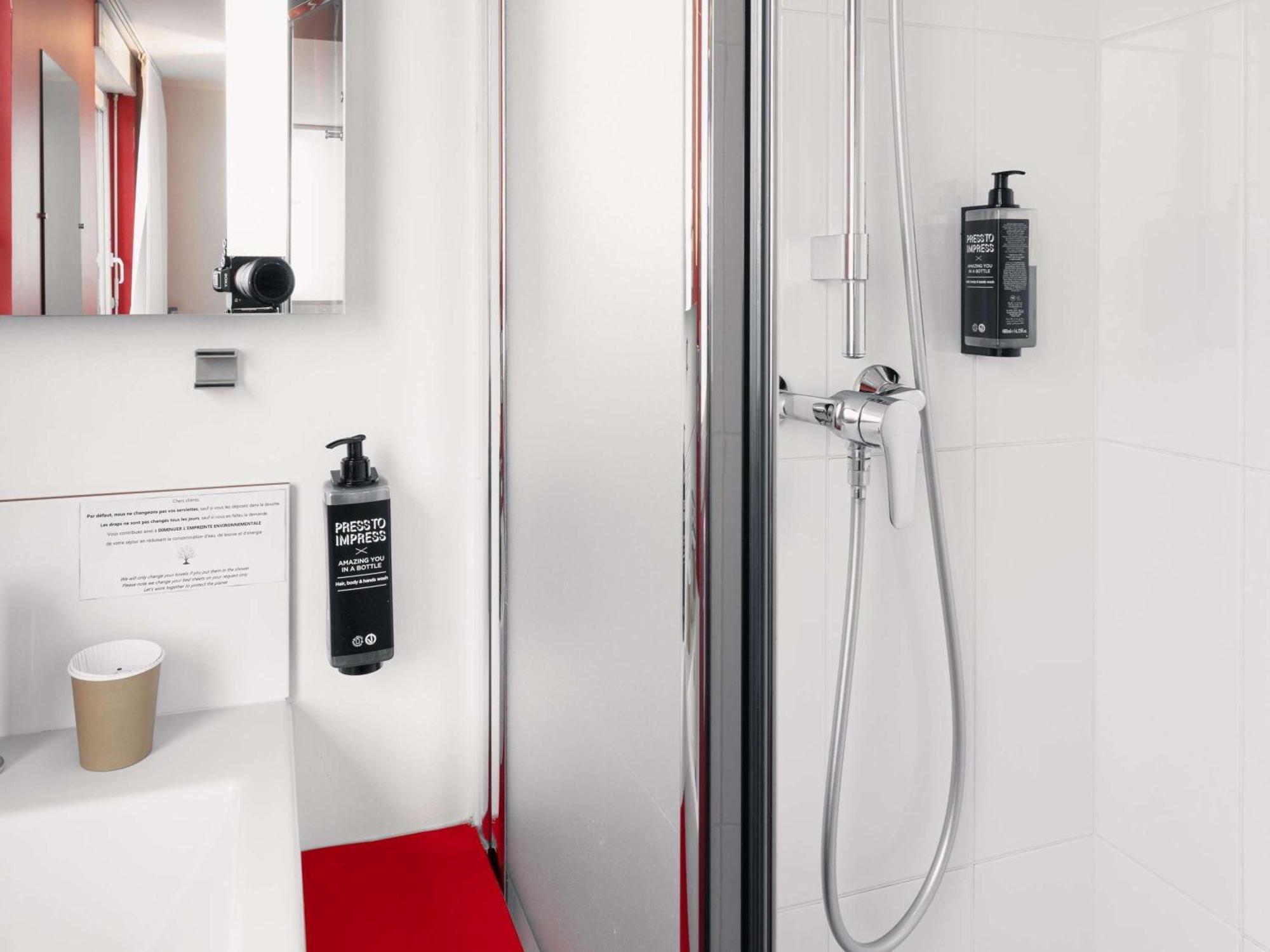 Ibis Styles Vannes Gare Centre Esterno foto